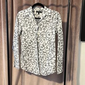 Banana Republic shirt extra small, classic long sleeve, black and white print